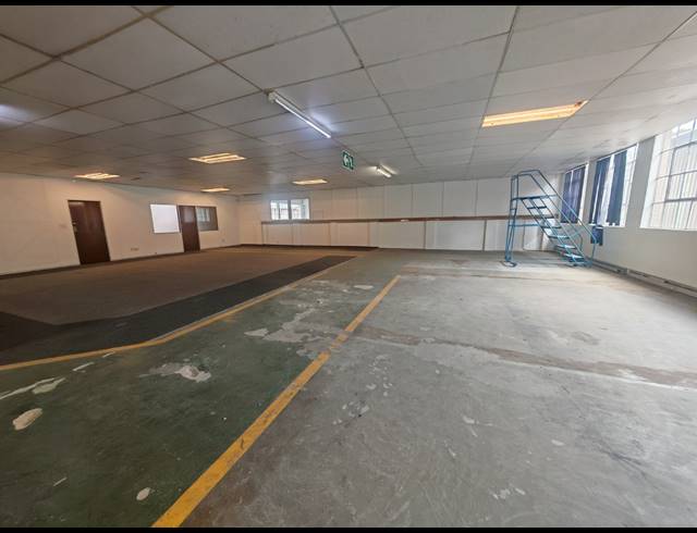 3,045M² WAREHOUSE FOR SALE IN ROBERTSHAM